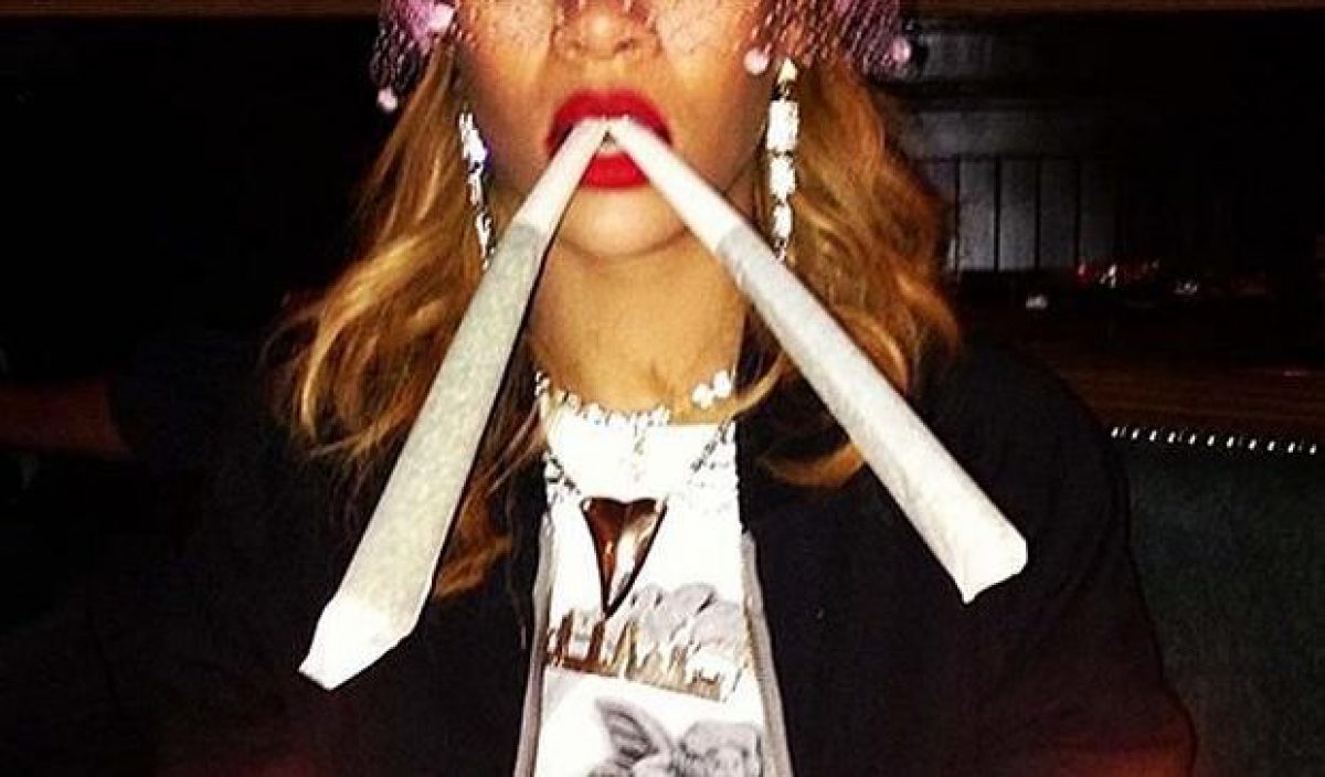 Rihanna e Maconha: Veja o ensaio fotográfico - Smoke Buddies