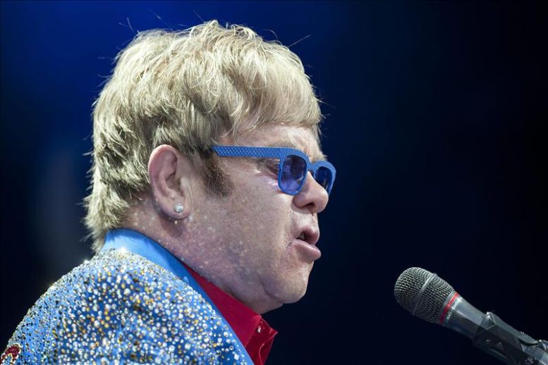 Elton John é um dos famosos com o nome mais ligado na luta contra a Aids