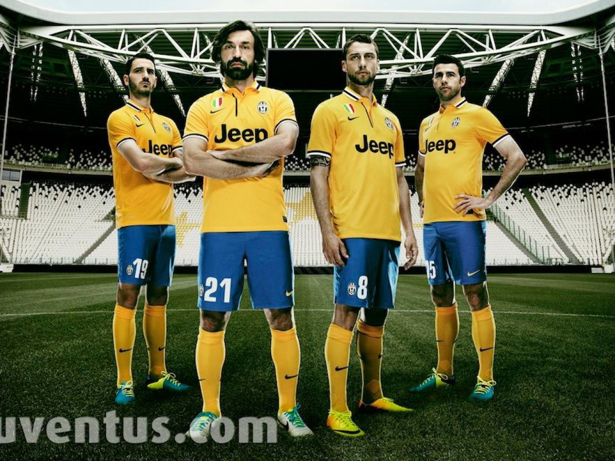 Juventus lança nova camisa alheio à polêmica sobre estrelas no escudo