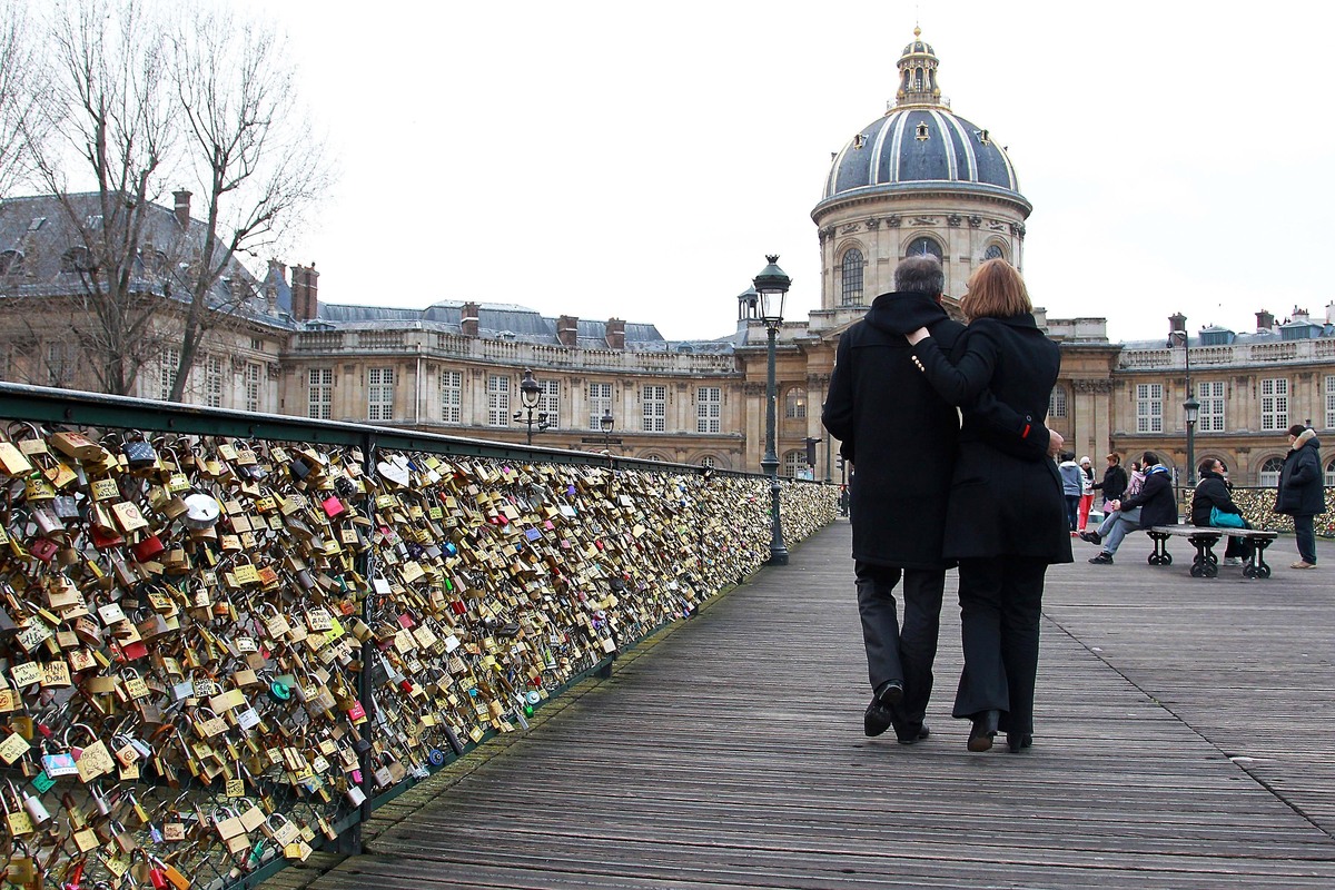 Paris propõe "selfies" para acabar com os "cadeados do amor"