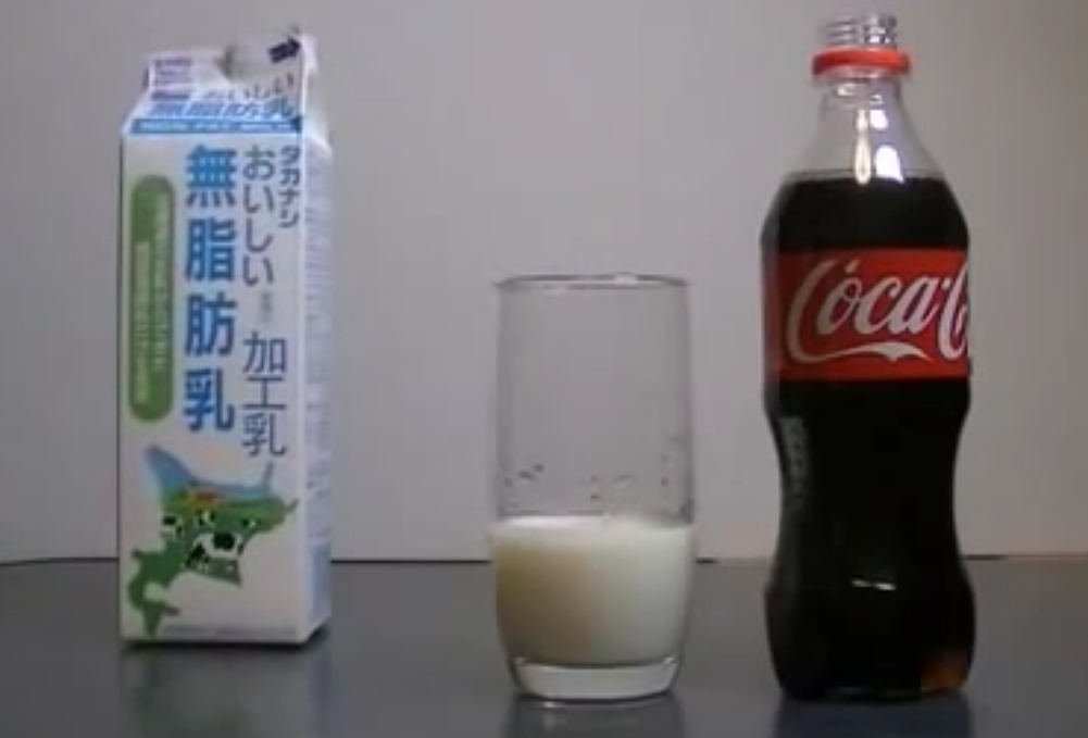 O que acontece quando leite e Coca-Cola se misturam?