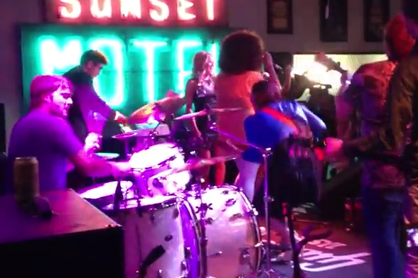 Dez anos após sucesso, a Escola do Rock se reuniu em show!