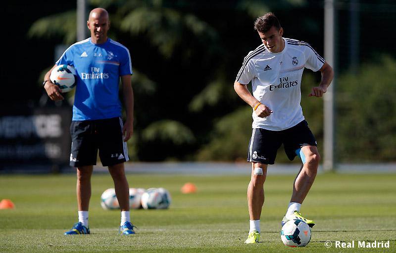 Revista francesa diz que Zidane será o treinador do Real Madrid em 2016