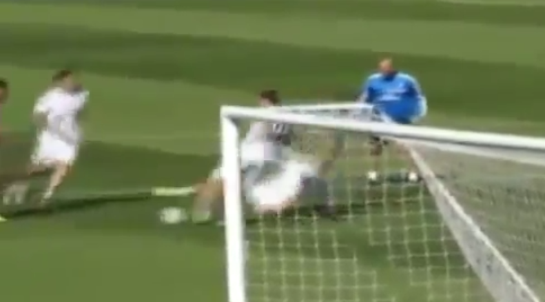 Bale já deixou o CR7 no chão durante treinamento