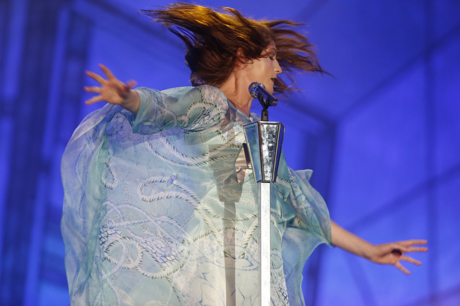 Álbum com versões metal de Florence And The Machine será lançado em maio; ouça single