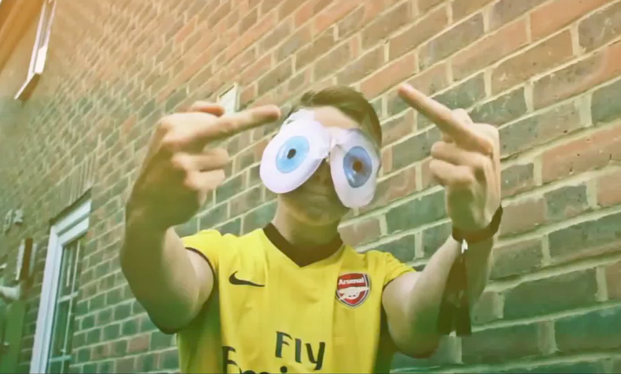 Mesut Özil conta detalhes sobre sua transferência em rap
