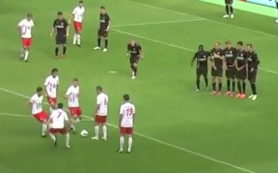 Time da Alemanha inova em cobrança de falta ensaiada