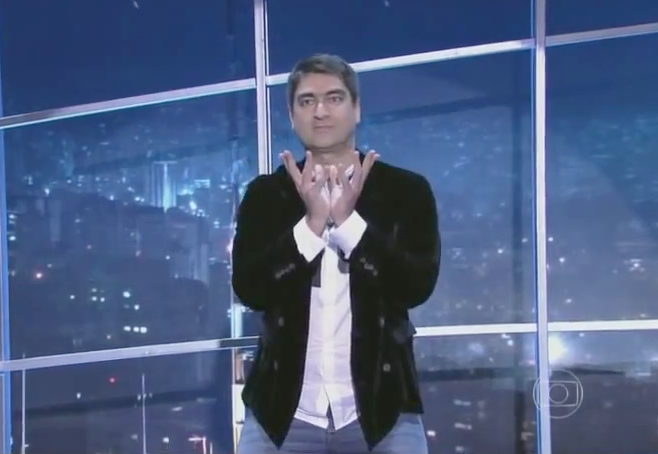 Zeca Camargo se solta no Programa do Jô e faz dança árabe