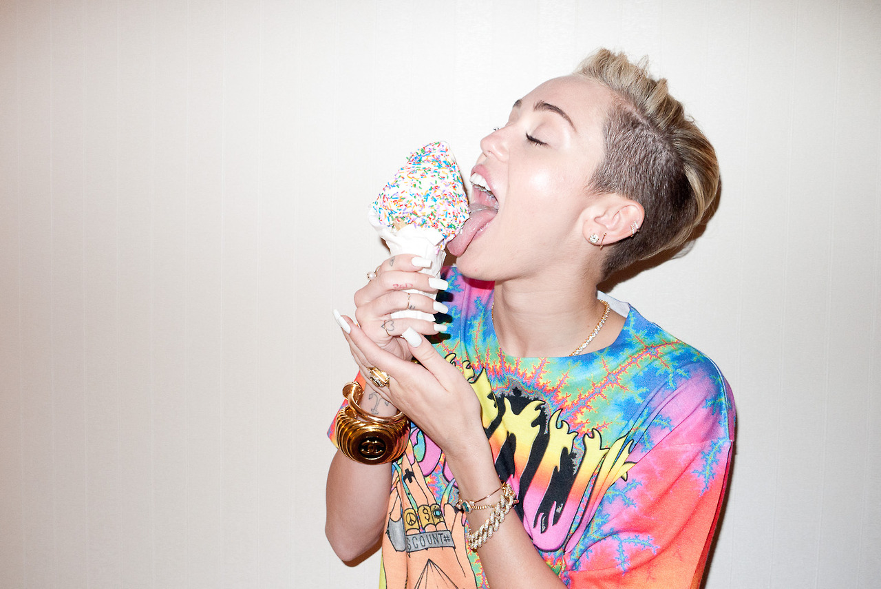 'Adore You' será novo single de Miley Cyrus; ouça a versão das rádios