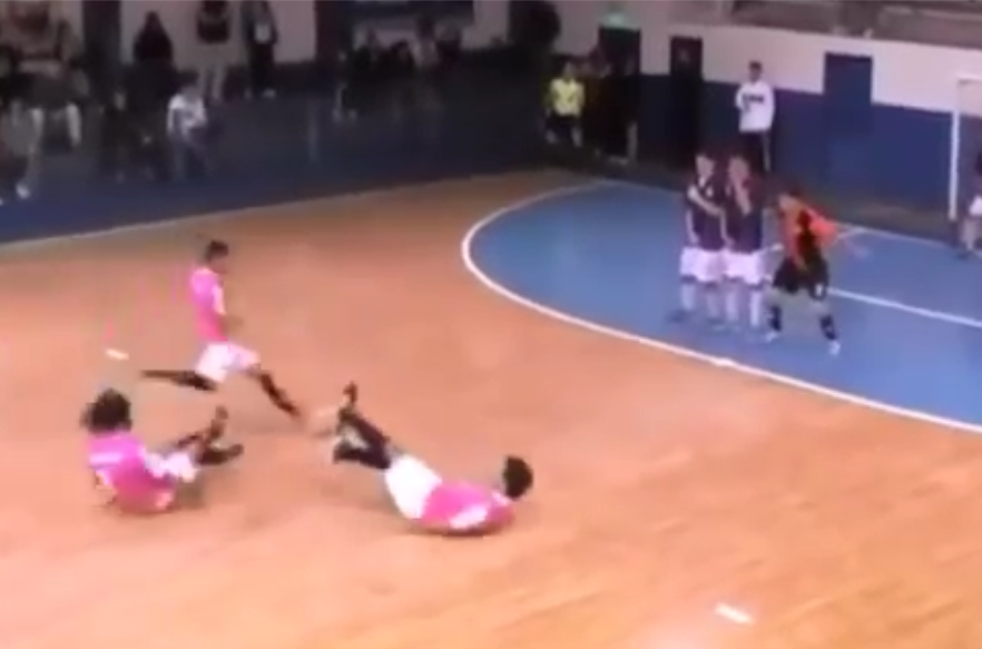 Argentinos dão nó mental em adversário com cobrança ensaiada