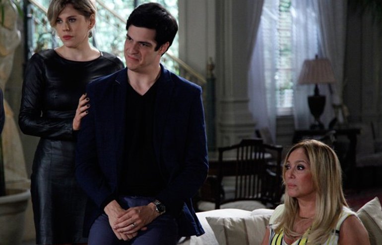 Félix choca Pilar ao revelar segredo de César e Aline, em Amor à Vida