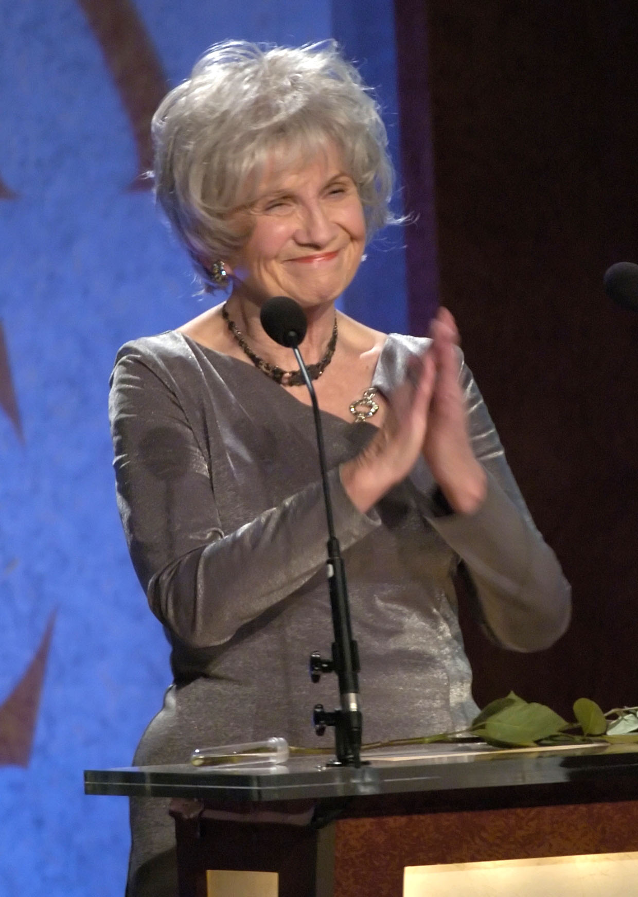 Alice Munro afirma que é maravilhoso ganhar Nobel de Literatura