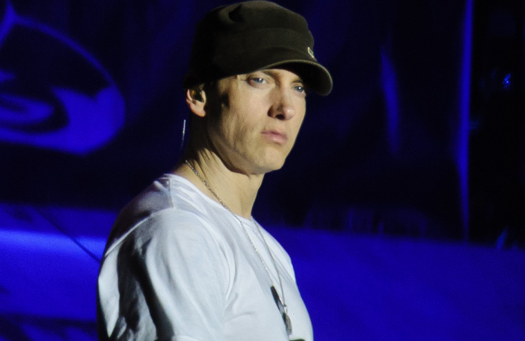 Nova copilação de Eminem trará colaboração com Sia; ouça 'Guts Over Fear'
