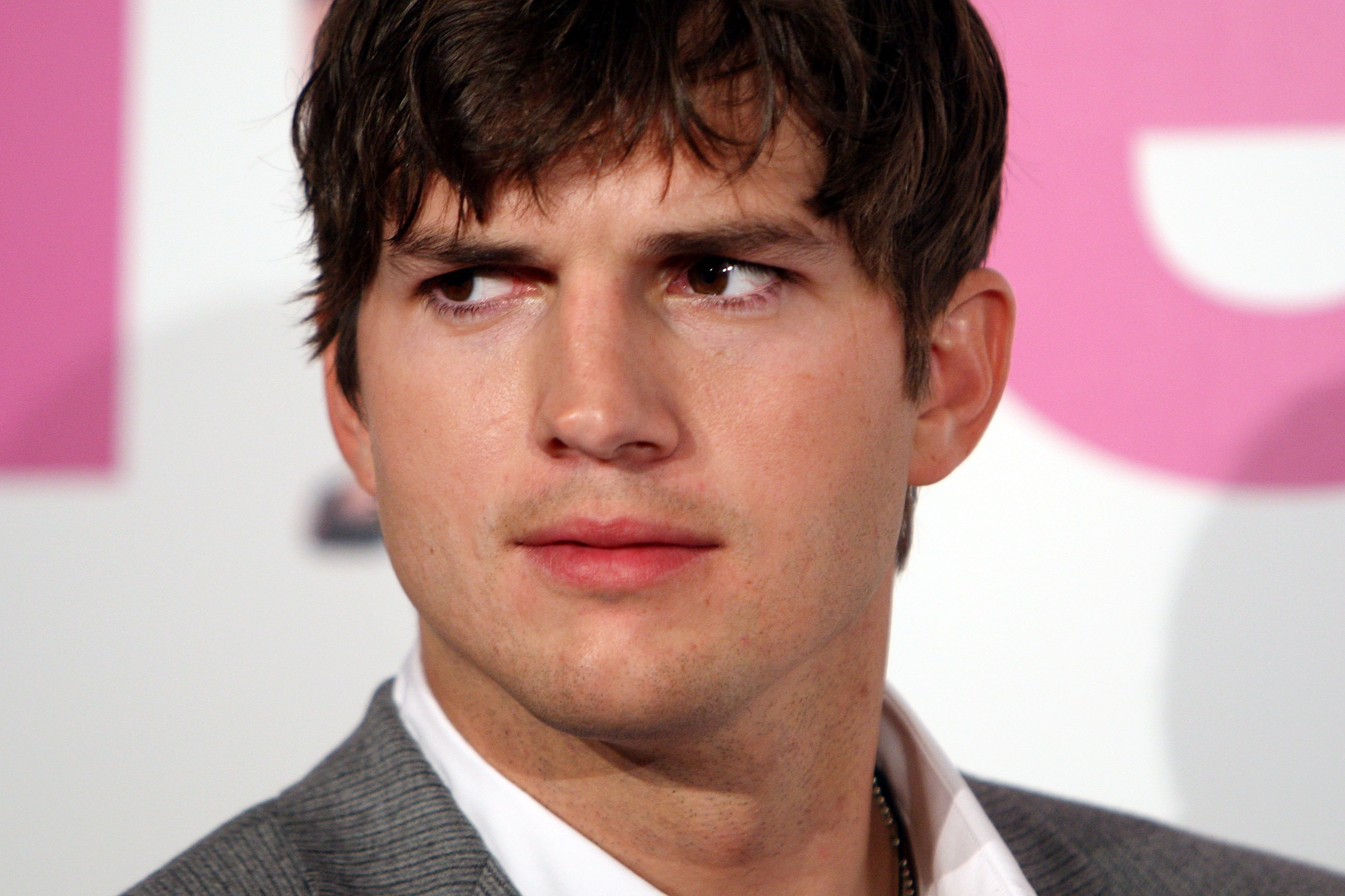 Ashton Kutcher é o mais bem pago da TV americana pelo segundo ano consecutivo, diz Forbes