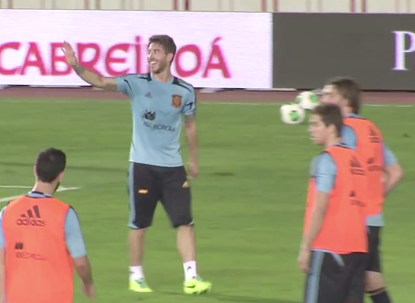 Sergio Ramos dá show em treino da Espanha com dois golaços!