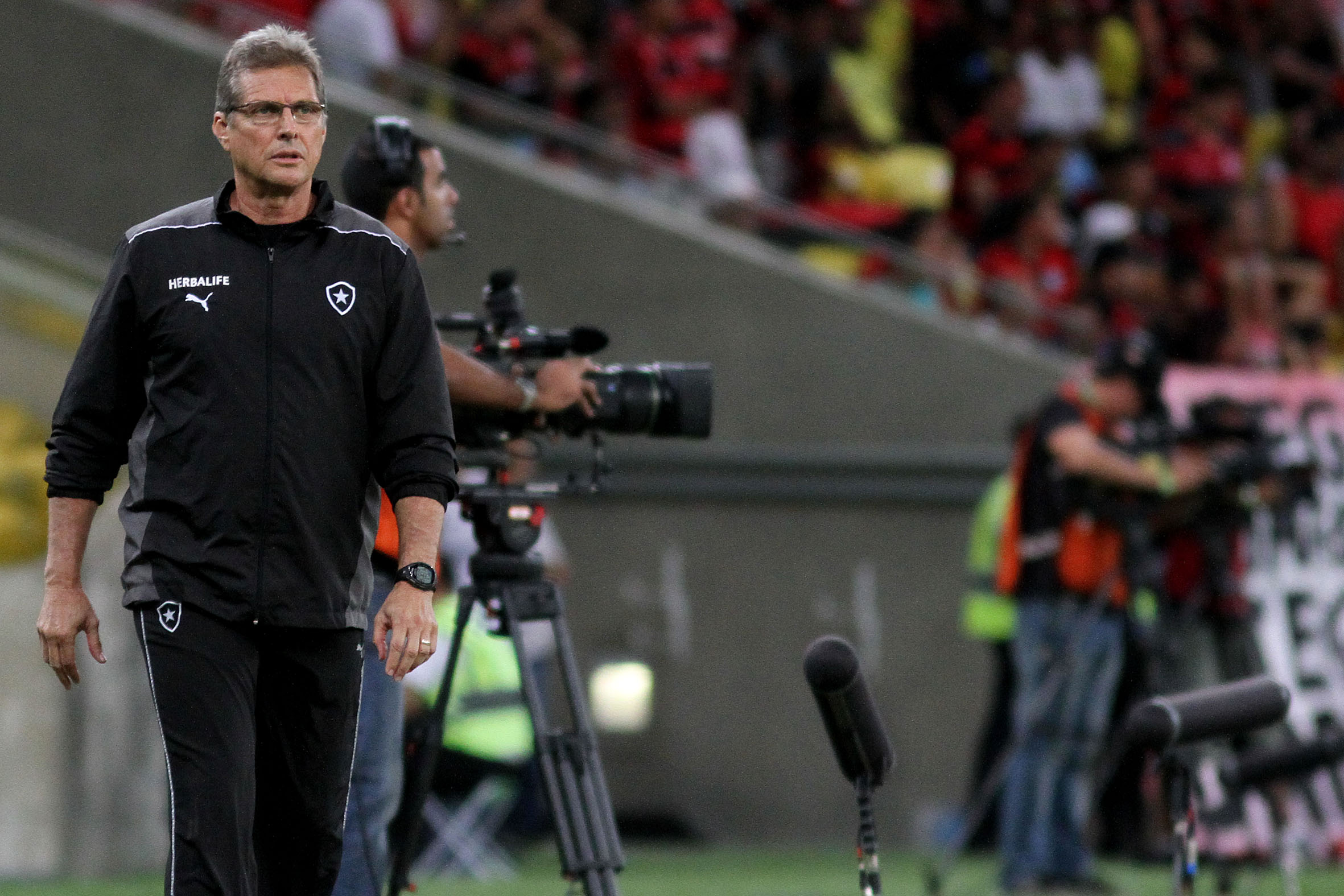 Oswaldo de Oliveira é procurado pelo Atlético-MG para a vaga de Cuca, diz jornal