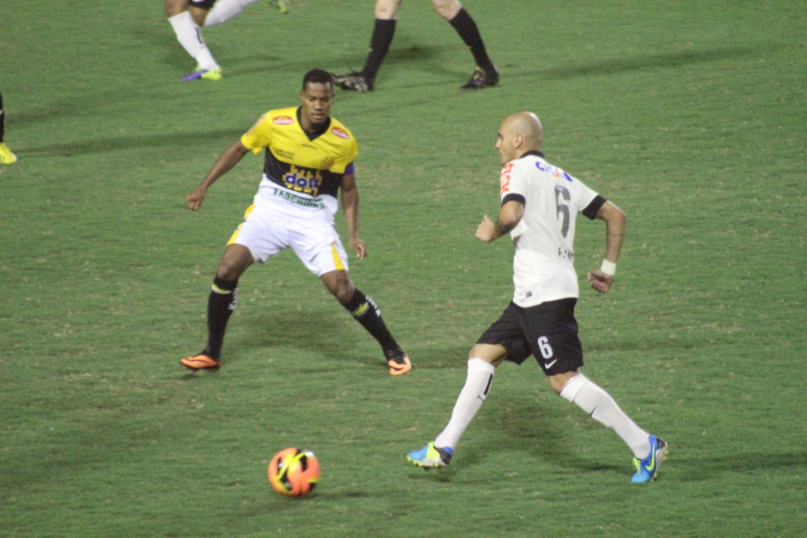 Com gol de Pato, Corinthians volta a vencer; Santos goleia Náutico na Arena Pernambuco