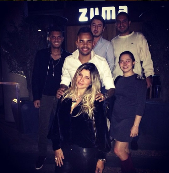 Grávida de gêmeos, Dani Souza, mulher de Dentinho, reclama de enjoo