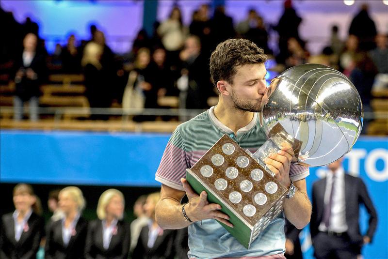 Dimitrov bate Ferrer em Estocolmo e conquista 1º título da carreira
