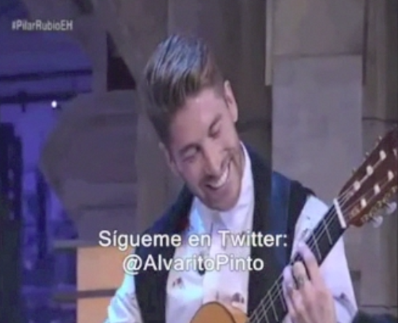 Sergio Ramos surpreende namorada ao cantar flamenco na TV; assista