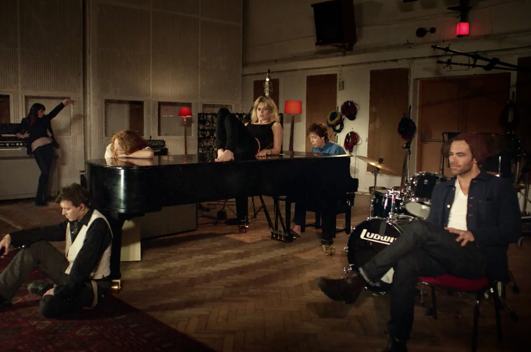 Com "invasão" de estrelas, Paul McCartney lança clipe para Queenie Eye!