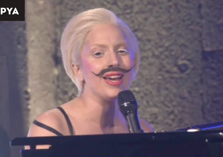 Com bigode de Salvador Dalí, Lady Gaga apresenta nova música; escute Gipsy!