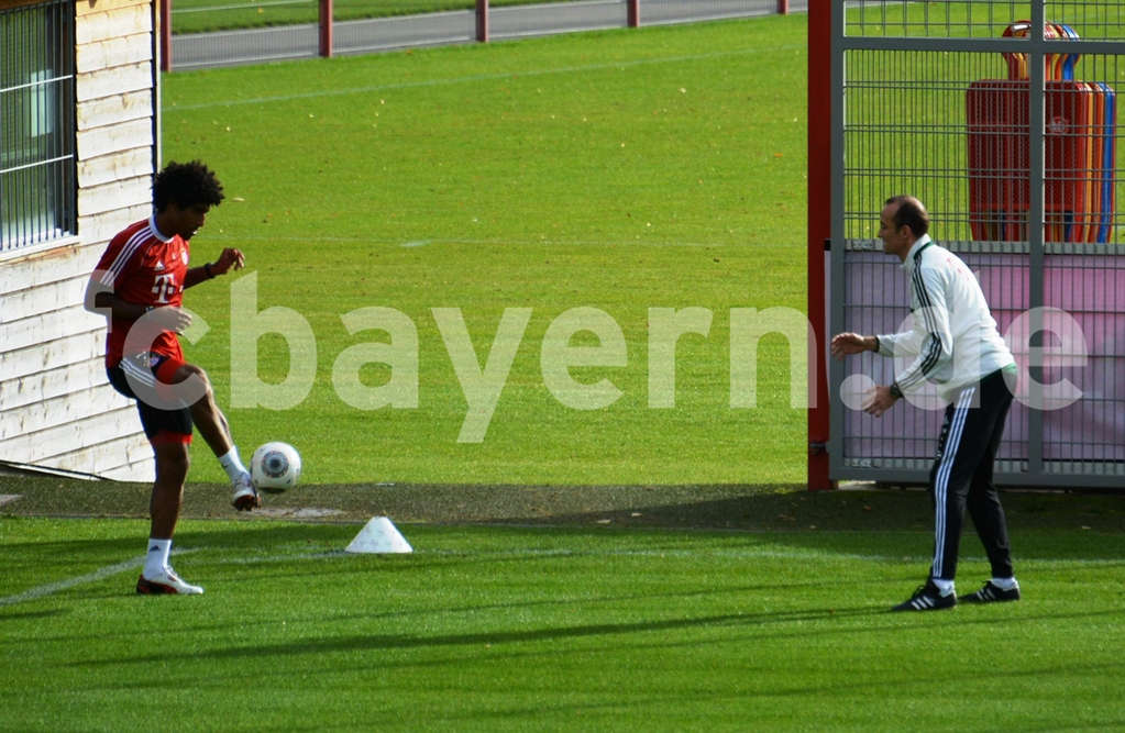 Dante treina com bola, não preocupa Bayern e deve jogar no final de semana