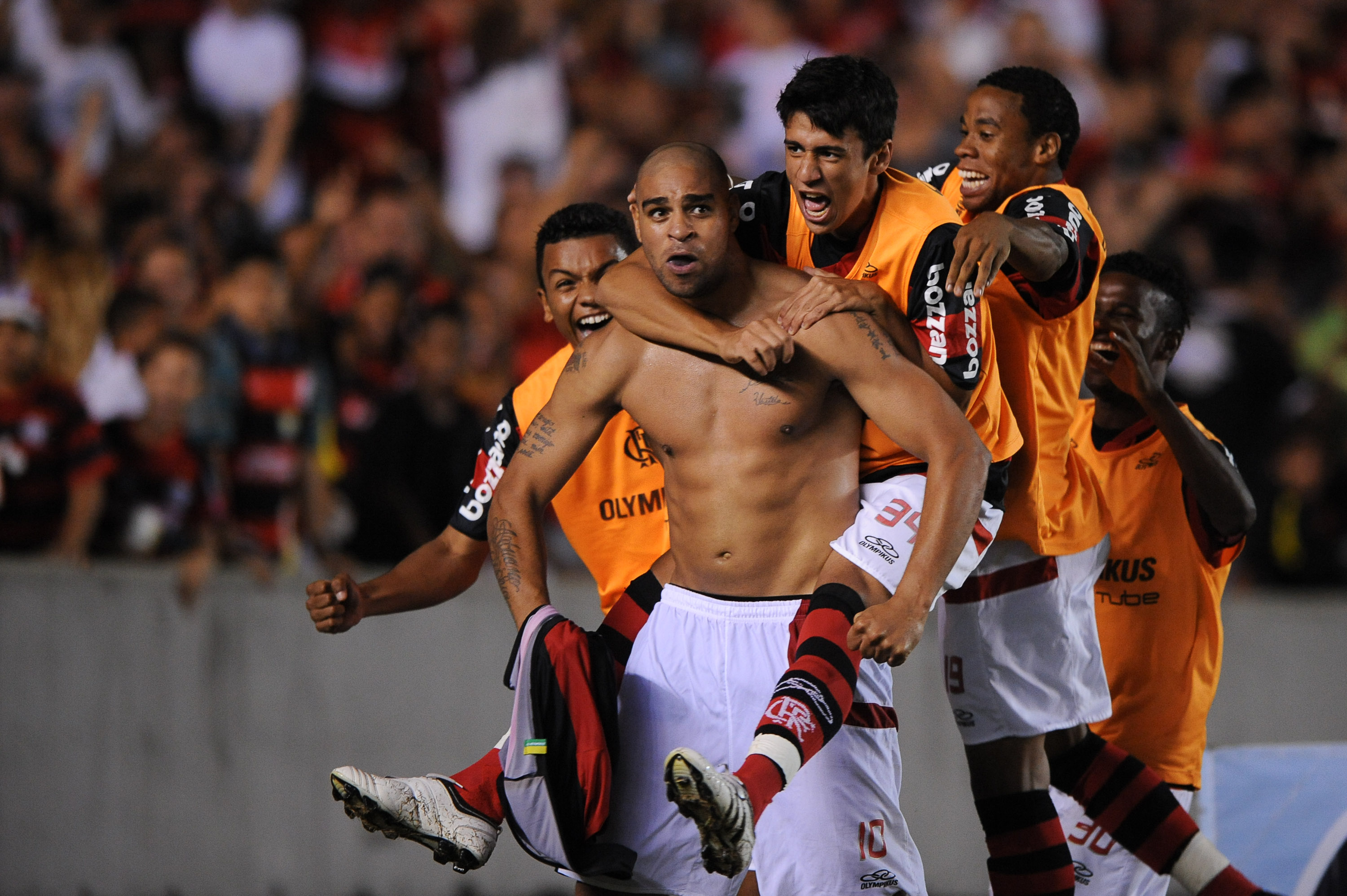 Vice-presidente do Atlético-PR avisa: ‘Adriano pode virar um problema para Felipão’