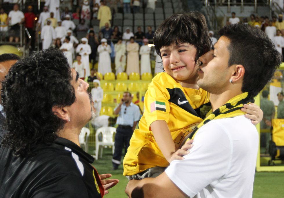 Maradona se irrita com Agüero e ataca ex-genro por conta da filha: ‘Ele é um cagão’