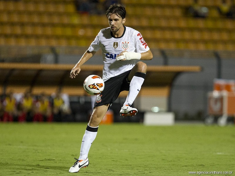 Zagueiro Paulo André pode deixar o Corinthians por postura política, diz jornal