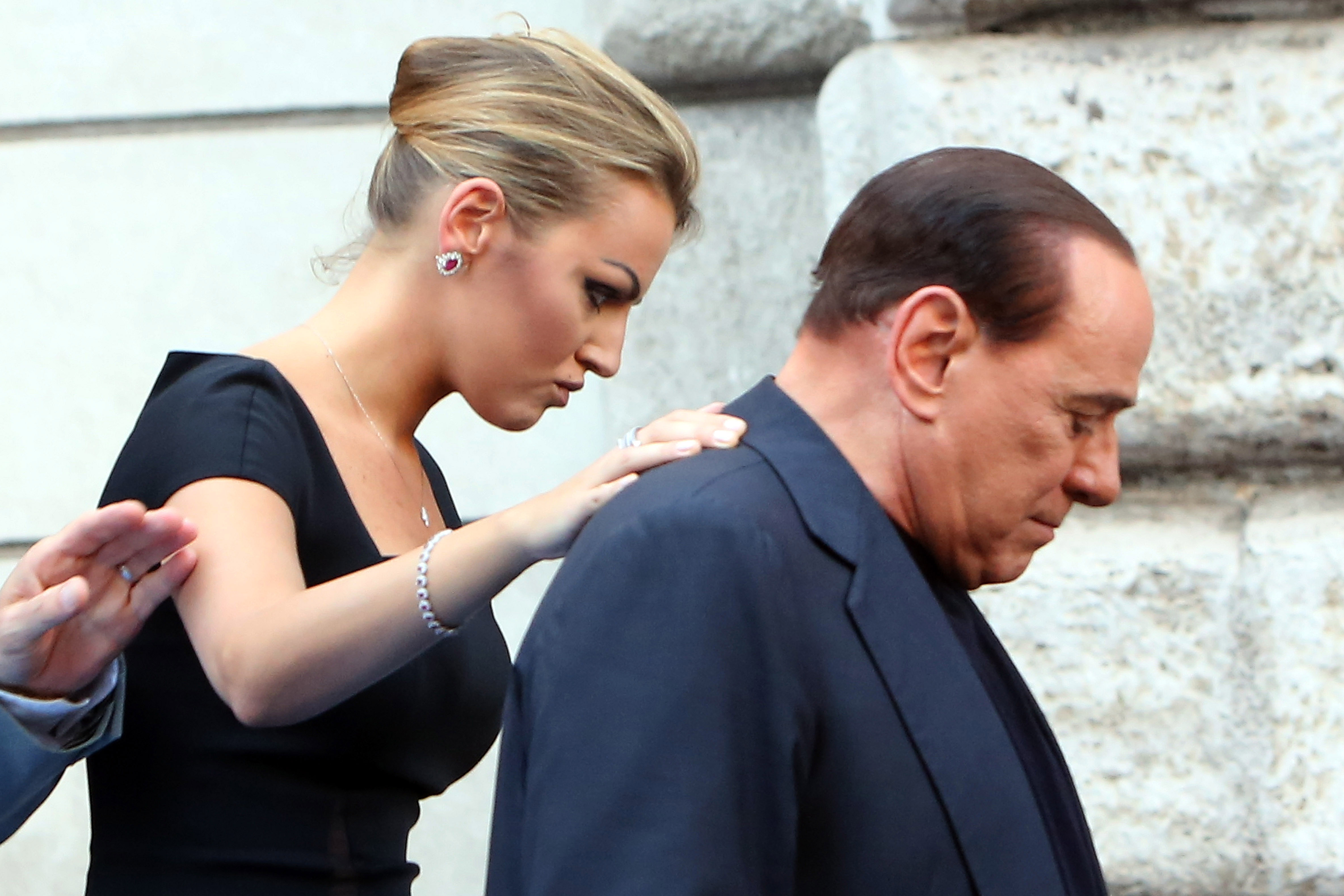 Presidente do Milan, Silvio Berlusconi se casa em segredo com jovem de 28 anos