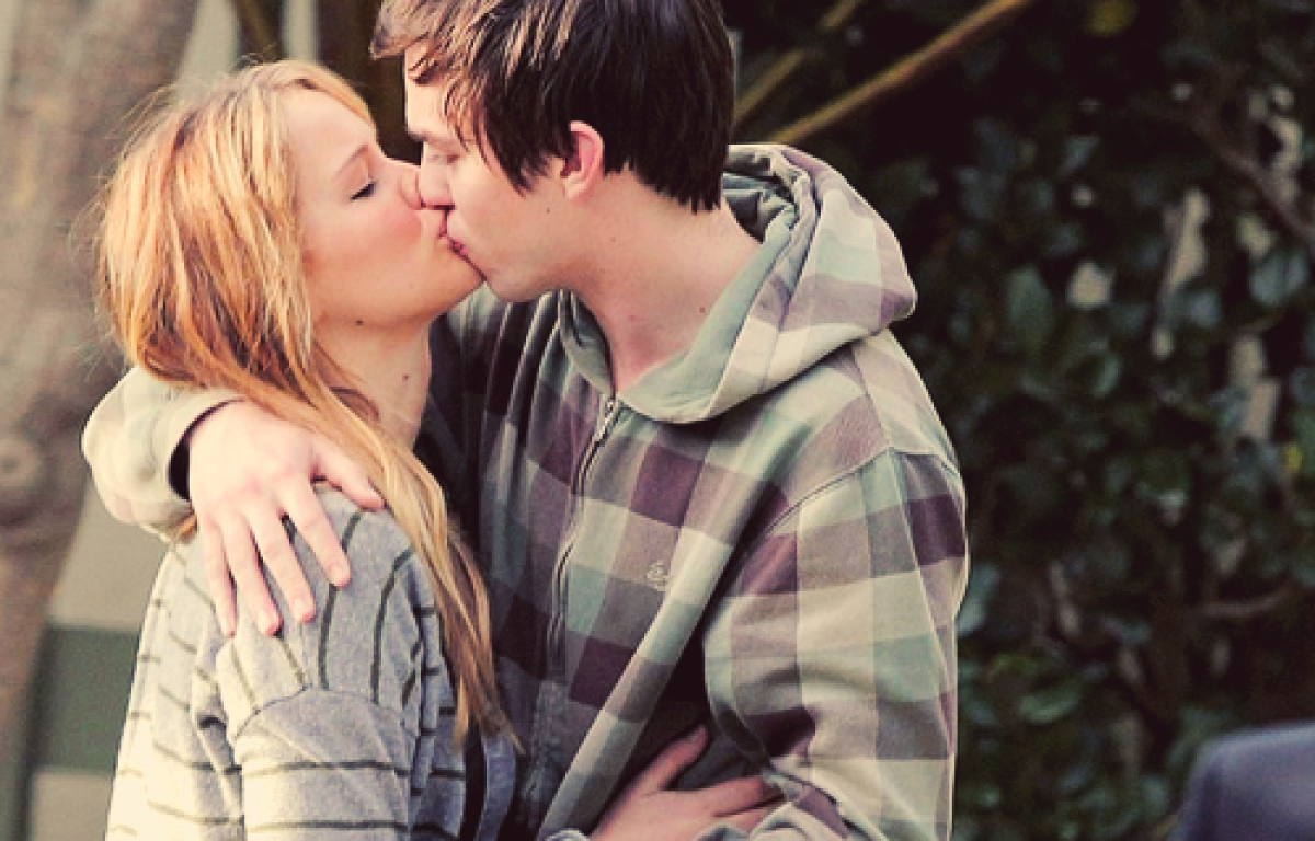 Ator diz que Jennifer Lawrence beija bem, mas ato é “incestuoso” – Vírgula, image size:1200x768