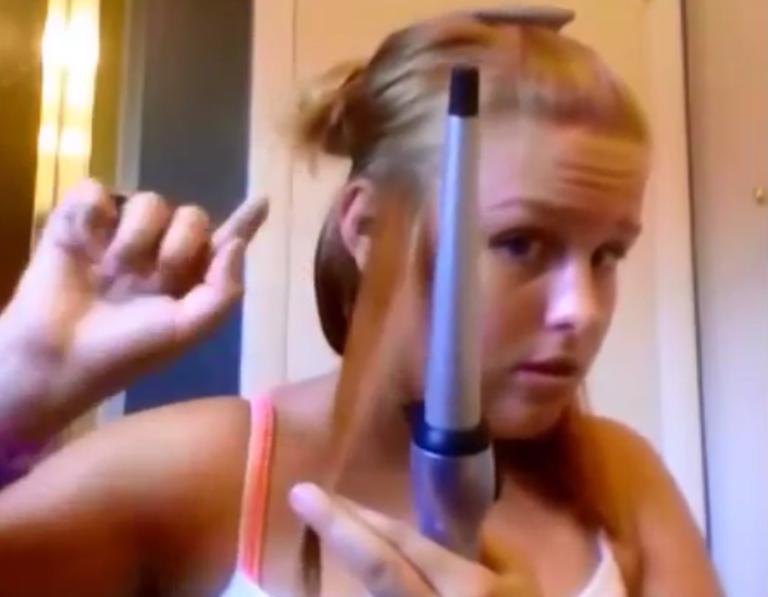 Vídeos inesquecíveis: Garotinha e seu Baby Liss que deu errado
