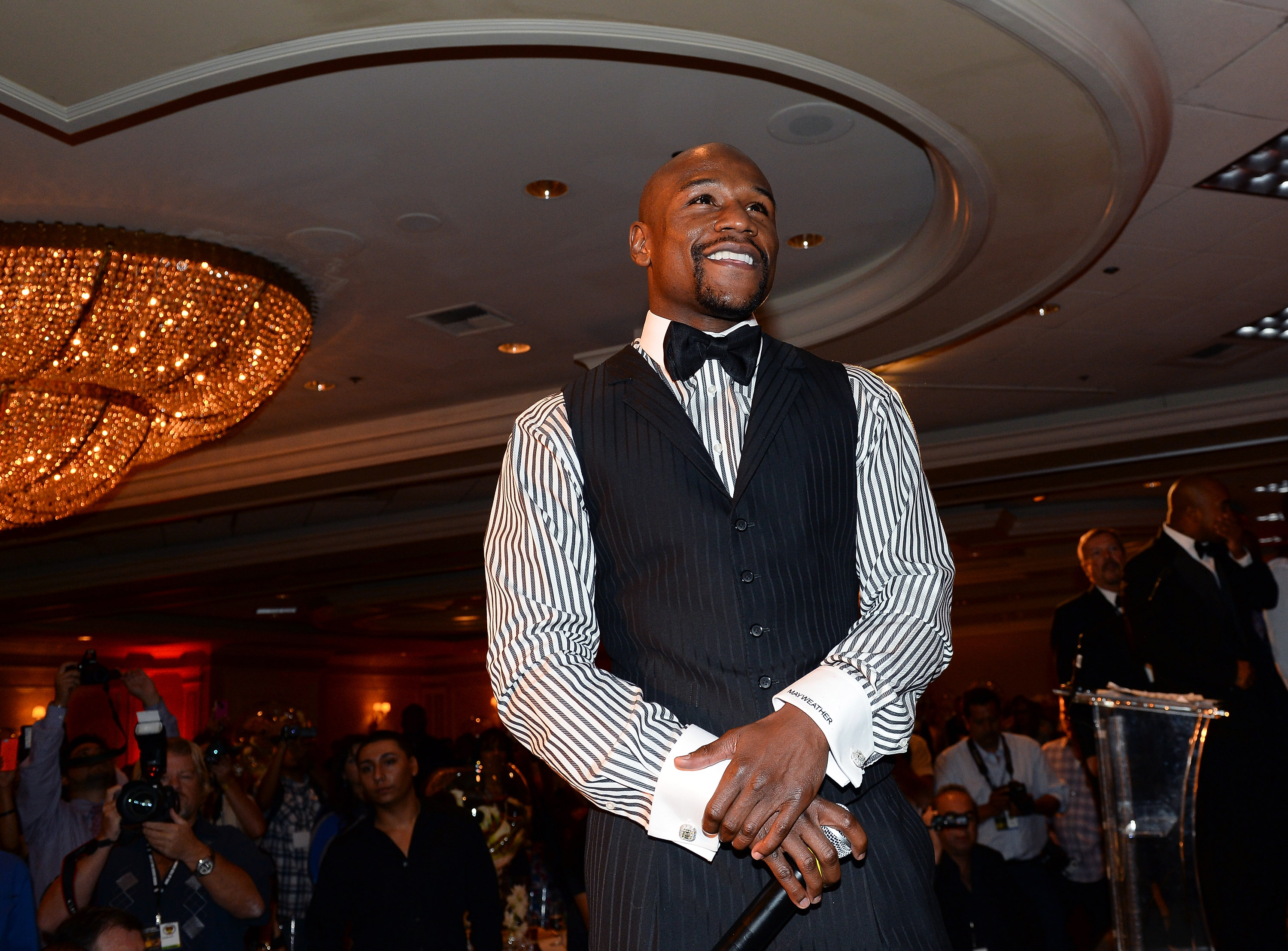 Mayweather e Pacquiao podem lutar em setembro com bolsa de R$ 480 milhões, diz jornal