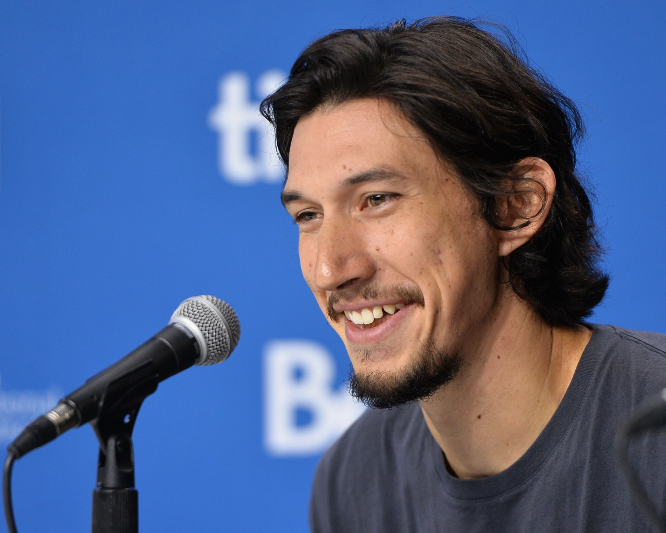 Adam Driver, da série Girls, pode viver Robin em Batman Vs. Superman