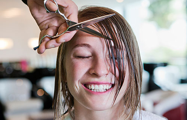 Mulheres mudam o cabelo 36 vezes durante a vida, diz pesquisa