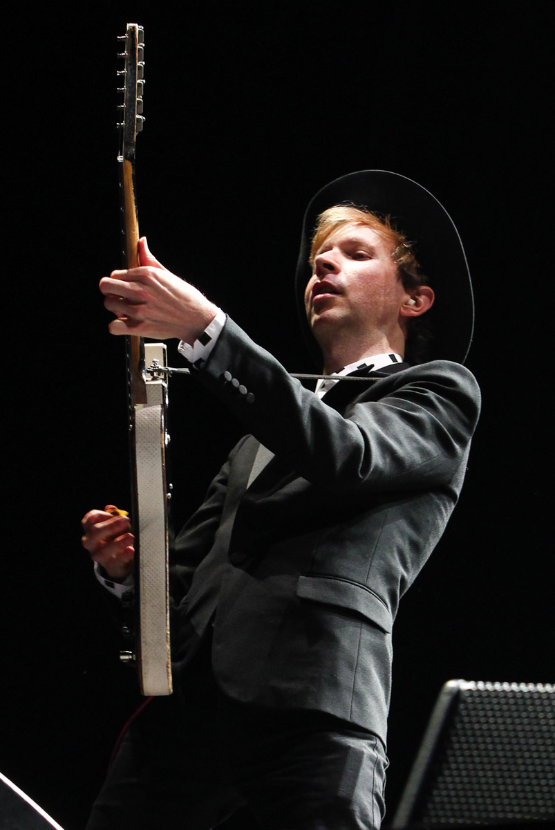 Beck: ouça o single inédito "Waking Light"