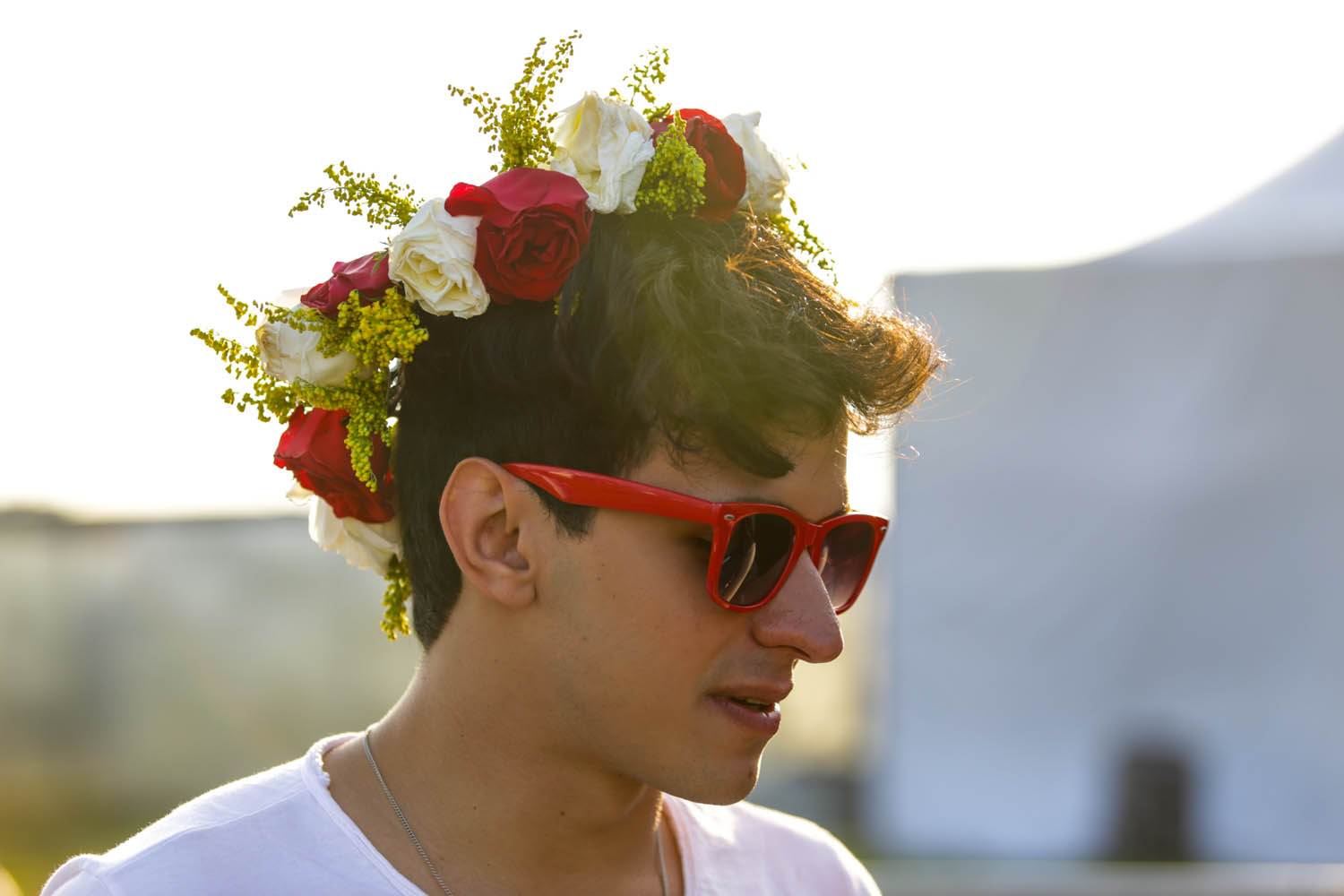 Lana Del Rey, Blur e Beck inspiram visual de fãs no festival; Veja os looks na galeria