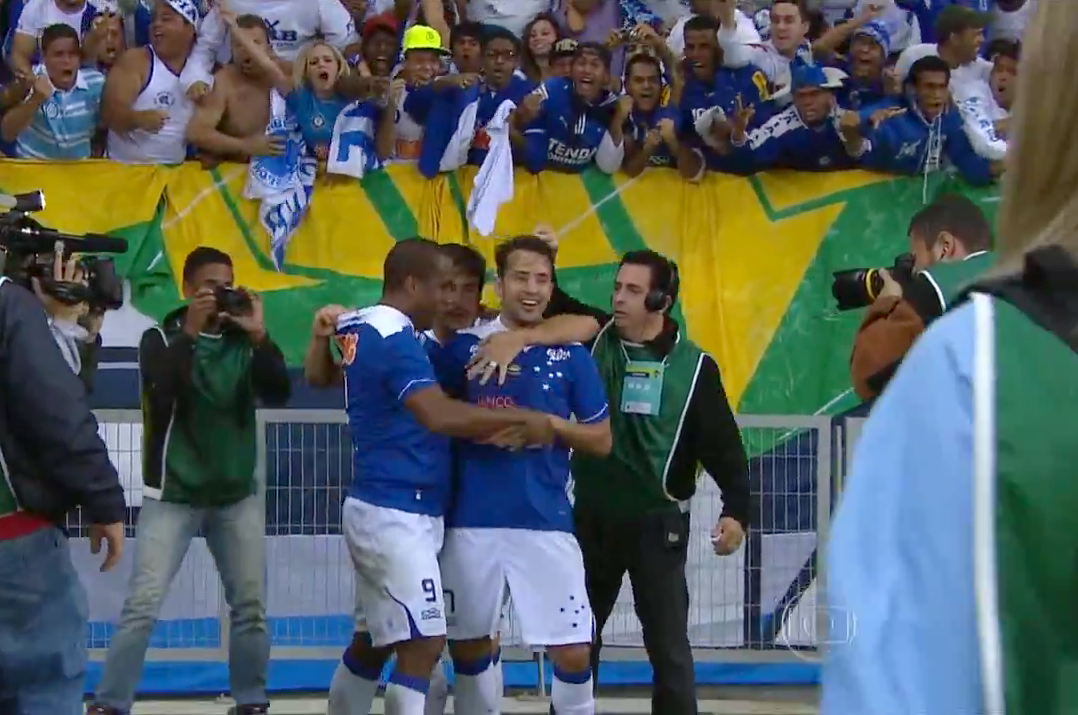 Os gols brasileiros do ano: Éverton Ribeiro (Cruzeiro 2x1 Flamengo)