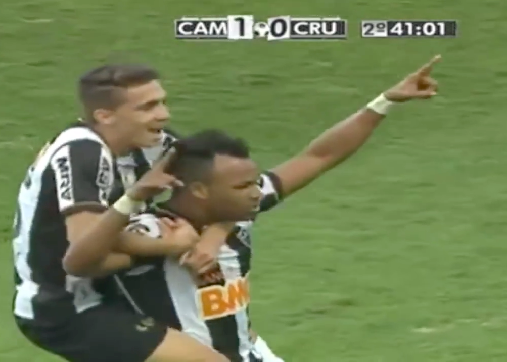 Os gols brasileiros do ano: Fernandinho (Atlético-MG 1x0 Cruzeiro)