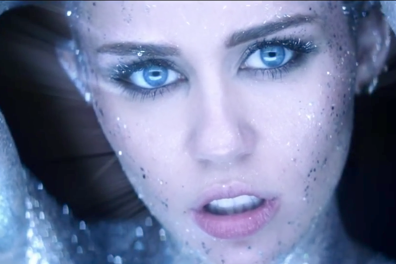 Miley Cyrus é um ET peladão em clipe de Real and True, do rapper Future