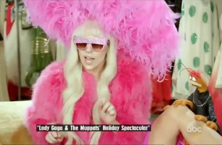 Assista a comercial da participação de Lady Gaga no especial dos Muppets