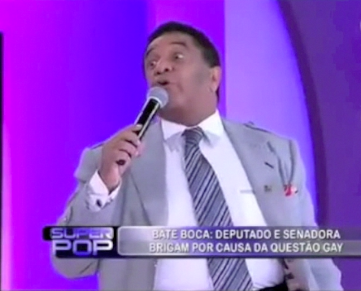Felipe Campos tira Agnaldo Timóteo do armário ao vivo