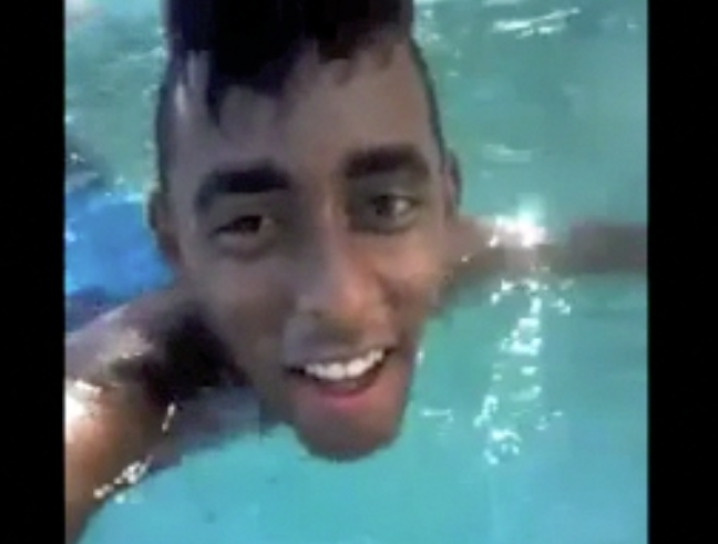 Jovem faz vídeo mostrando seu feriado "patrão" na piscina