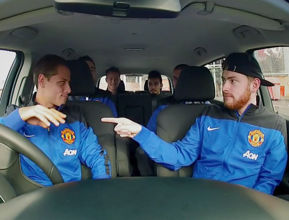 Jogadores do Manchester United mandam ver no beatbox dentro de carro