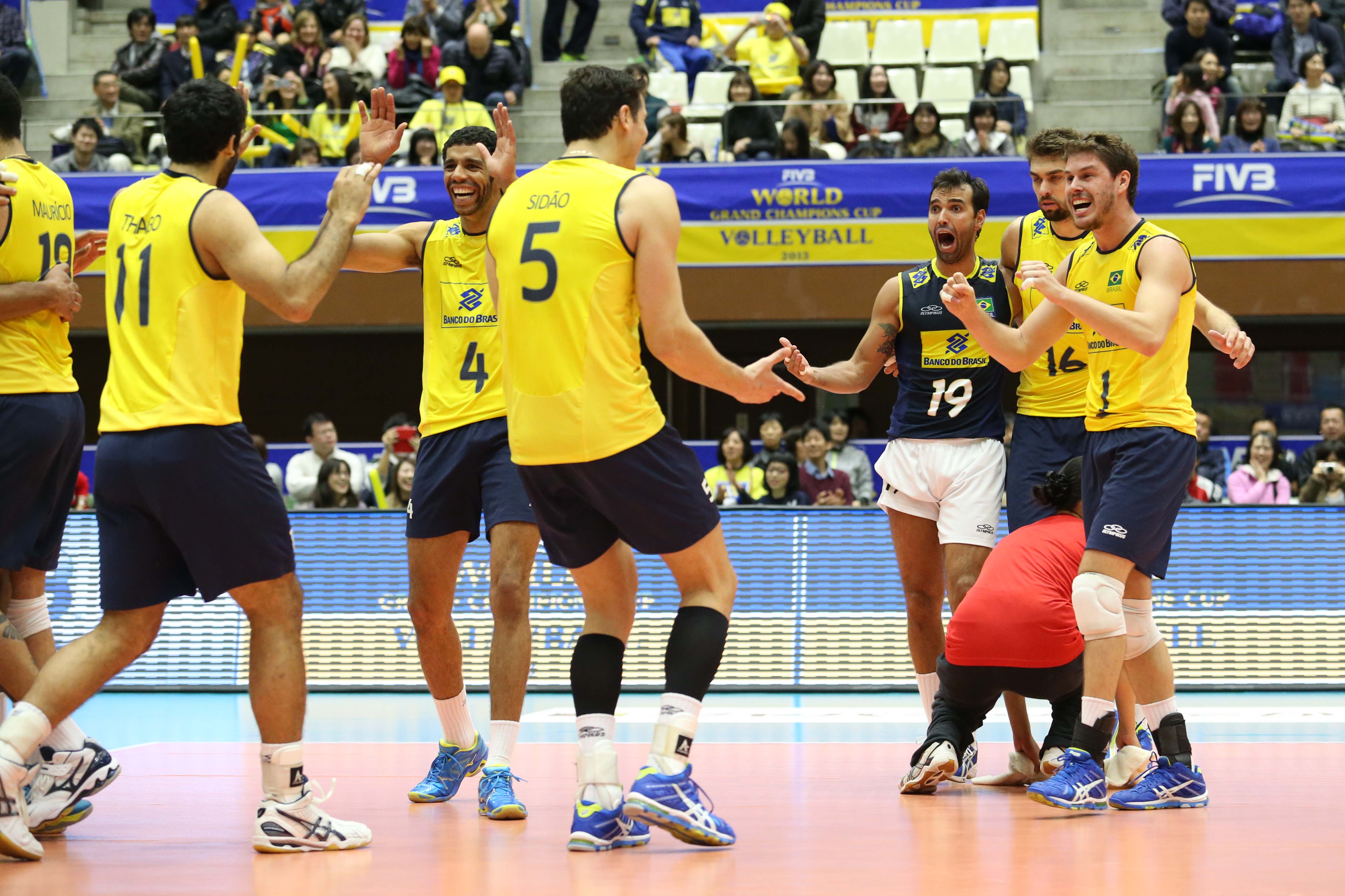 Brasileiros vencem os EUA e lideram Copa dos Campeões de vôlei