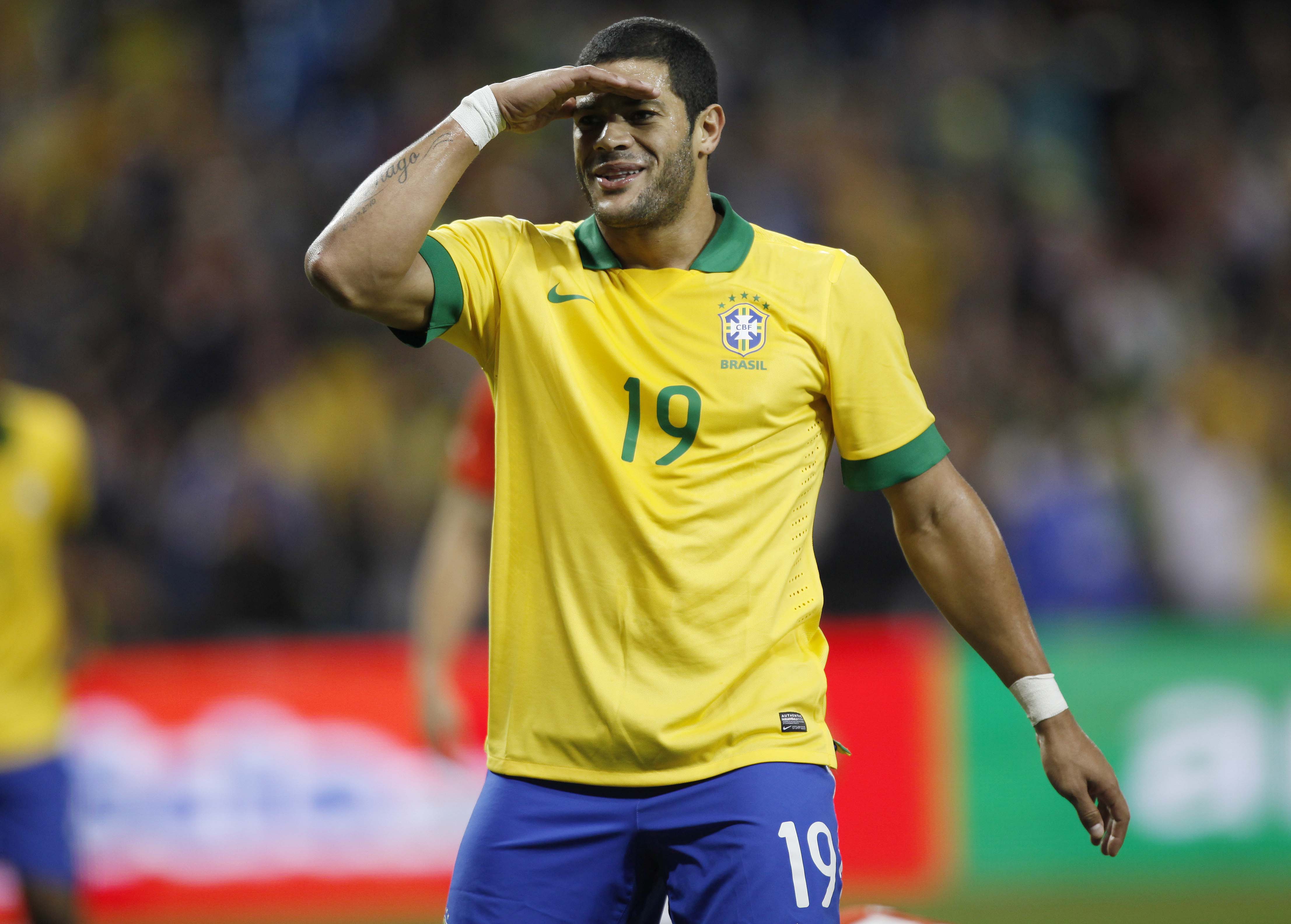 Chile faz jogo duro, mas Brasil encerra ano com vitória em amistoso