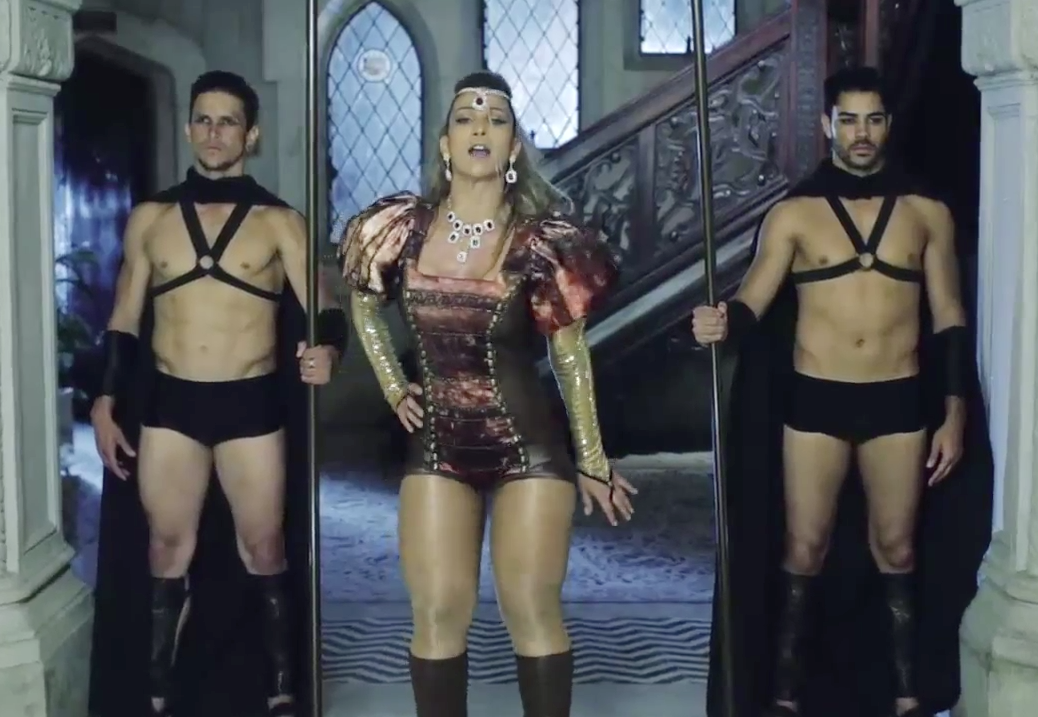 Valesca Popozuda, elegante como sempre, divulga teaser de Beijinho No Ombro