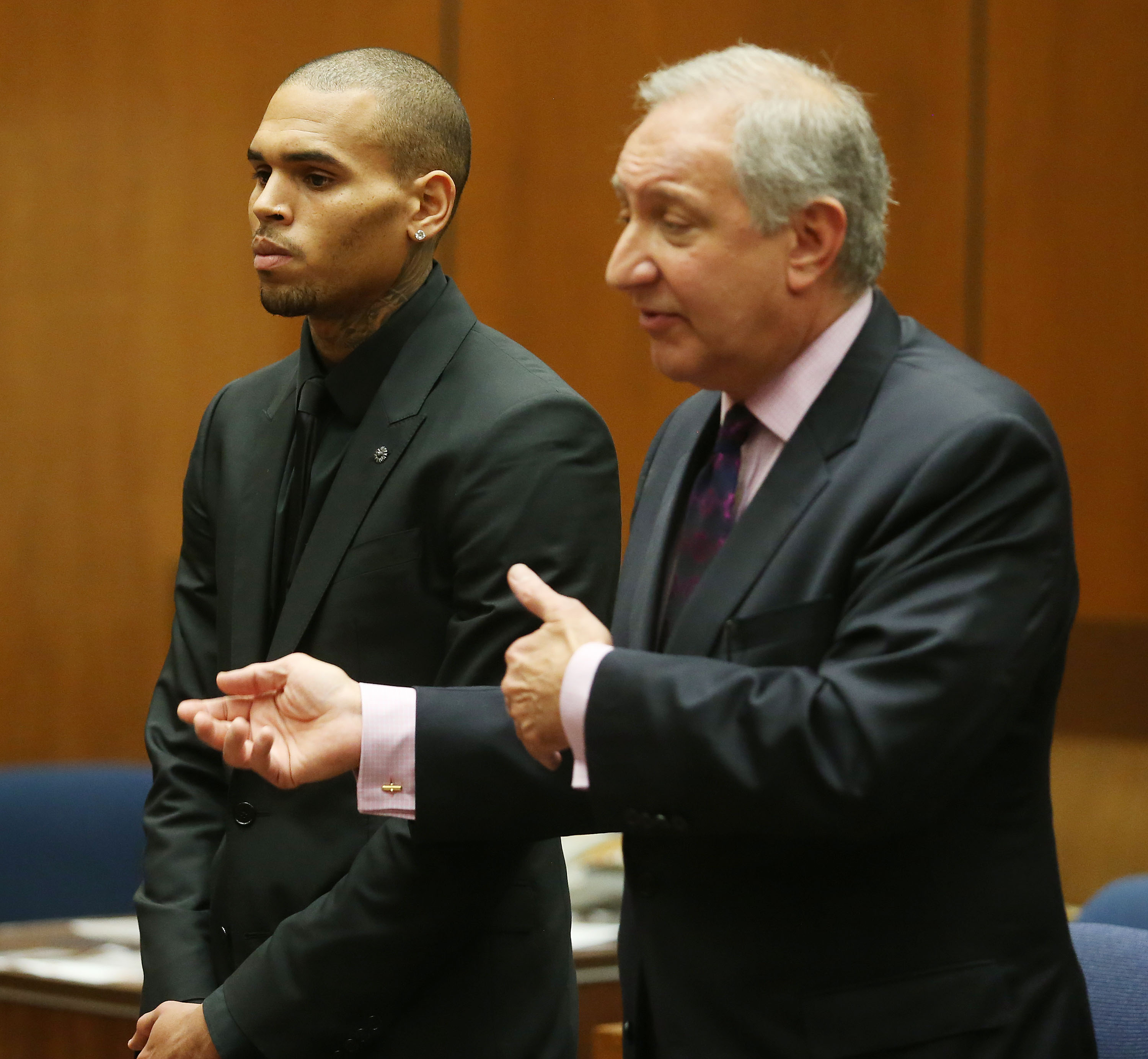 Chris Brown é condenado a voltar para a reabilitação por 90 dias