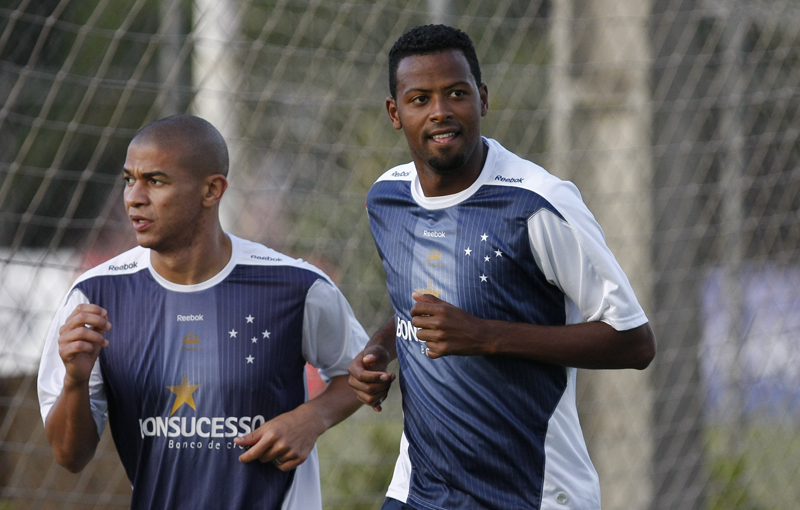 Volante Fabinho lamenta a morte do amigo Jancarlos: 'Faltam palavras'